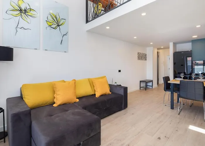 Modern Suite Beleca Near Split