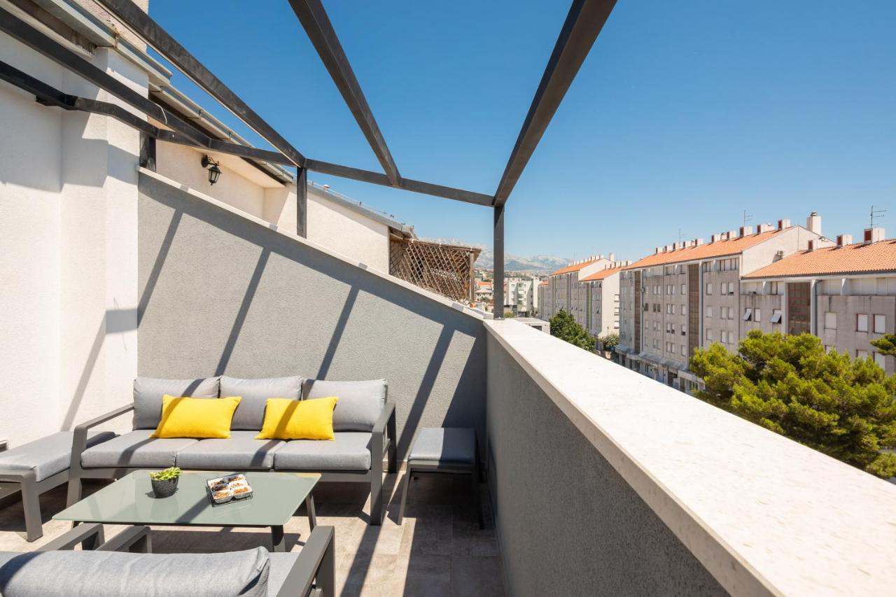 Modern Beleca Near Split *