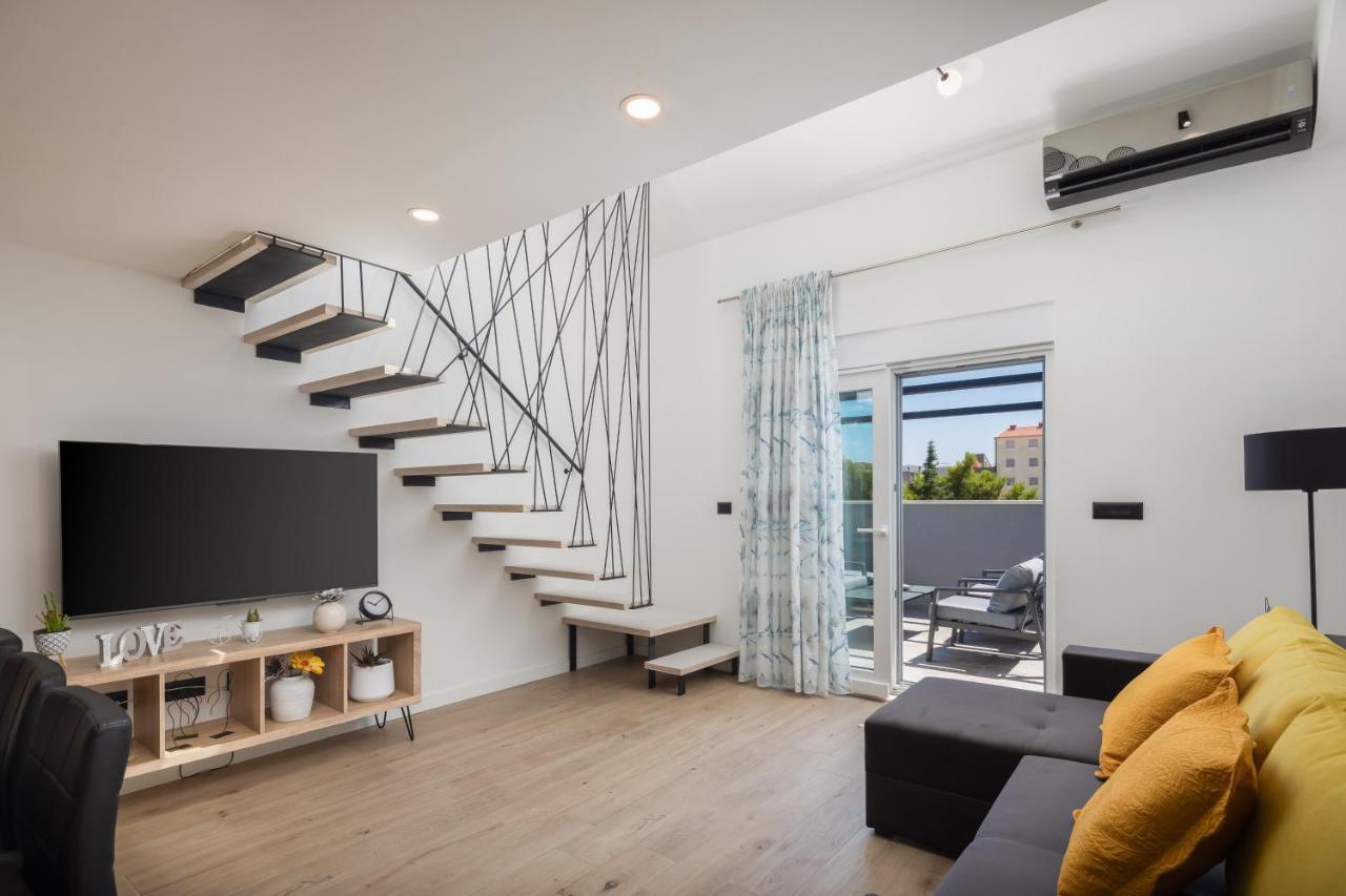 Modern Beleca Near Split